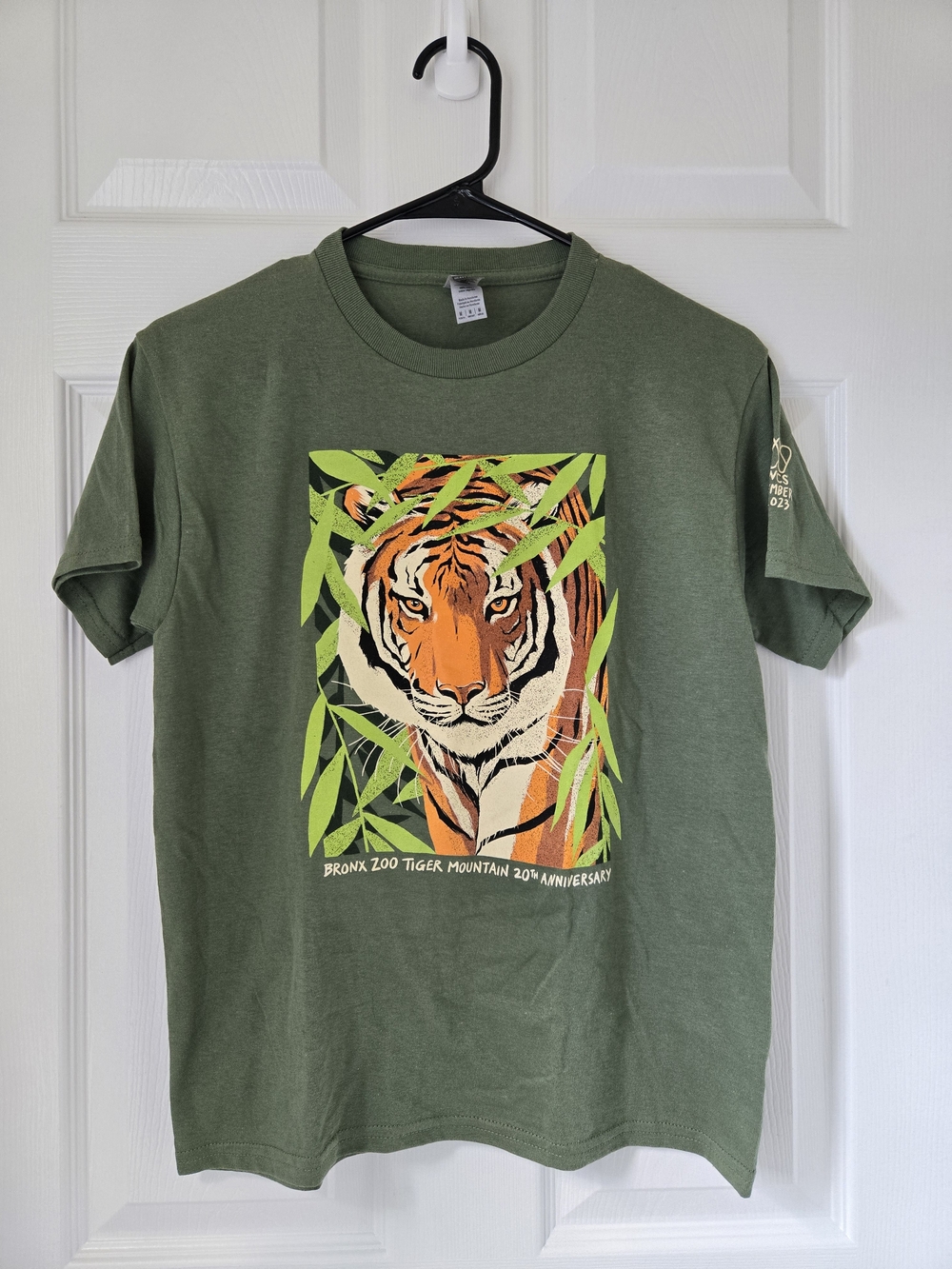 Bronx Zoo Tiger Mountain Anniversary Tshirt Youth Medium Olive Green